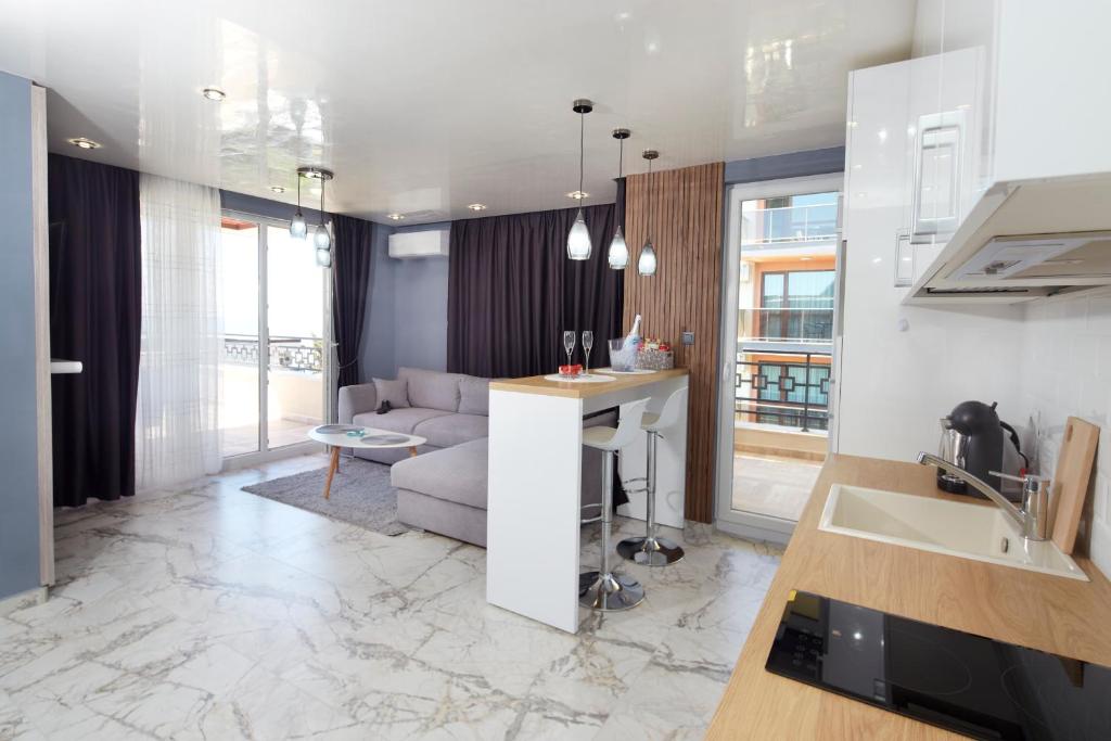Niko's Apartments Deluxe 4