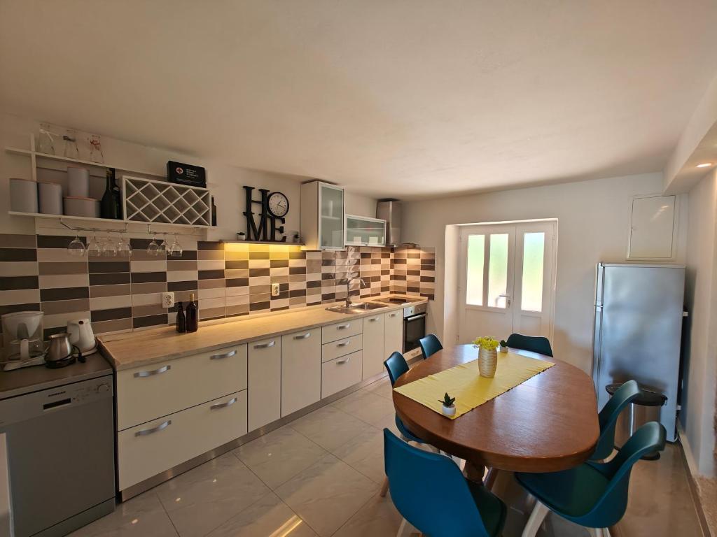 Holiday House Rab 4
