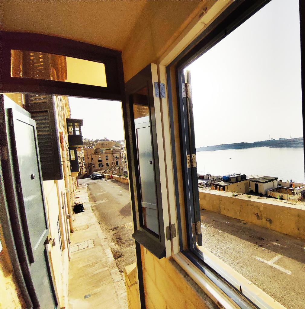 Oasis 22 Savynomad Harbour Residences wow Views 8