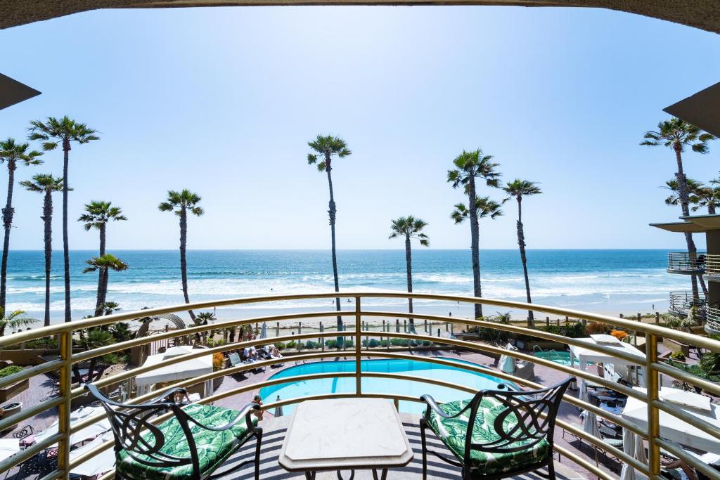 Pacific Terrace Hotel Image