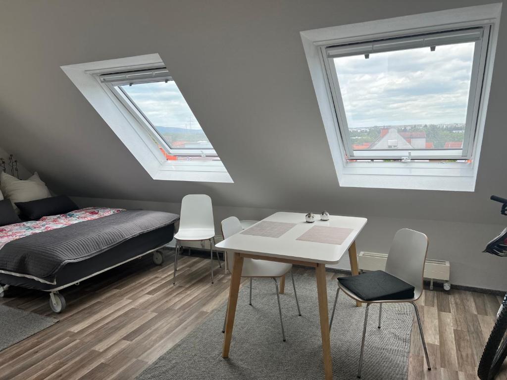 Gemütliche helle Dach-Wohnung in Frankfurt 2