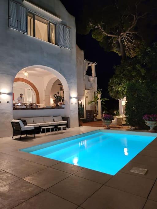 Photo de la galerie de l'établissement Villa in Caprile for6 people by Capri-Property, à Anacapri