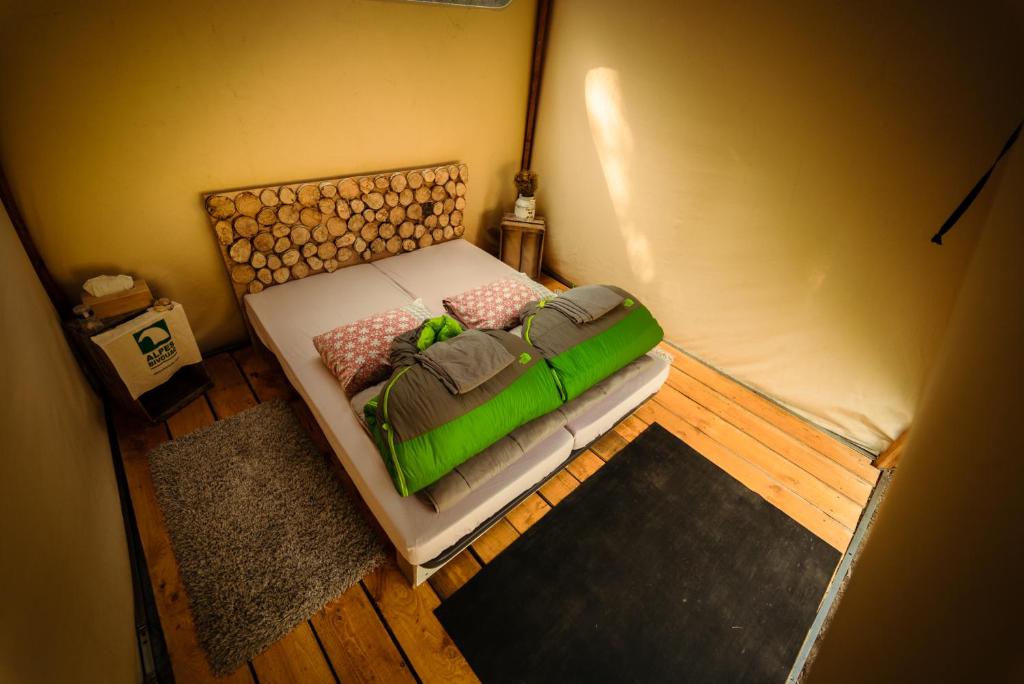 Cette chambre comprend : dans l'établissement Eco Bivouac village igloos Annecy - LE SEMNOZ - à 20 minutes d'Annecy, à Annecy