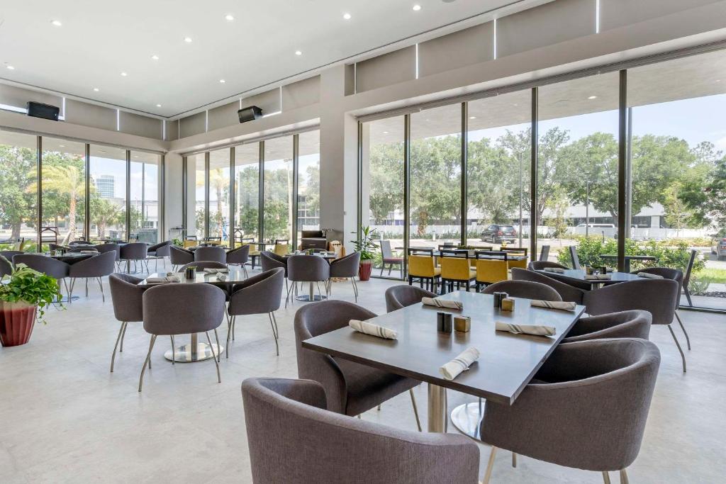 Cambria Hotel Orlando Universal Blvd Image
