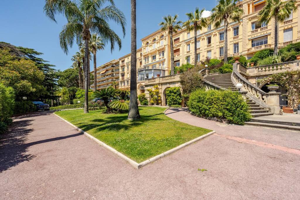 3BR Sea View Apartment Private Terrace Steps to Old Town & Palais 6