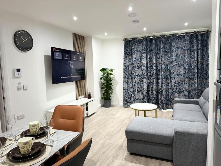 Aqua Dreams -Serviced Luxury Apartment, Coyles Place at Portland 88 5