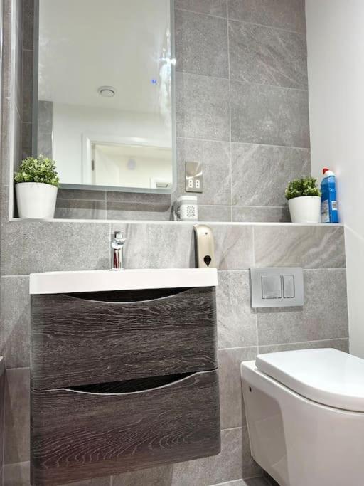 Aqua Dreams -Serviced Luxury Apartment, Coyles Place at Portland 88 8