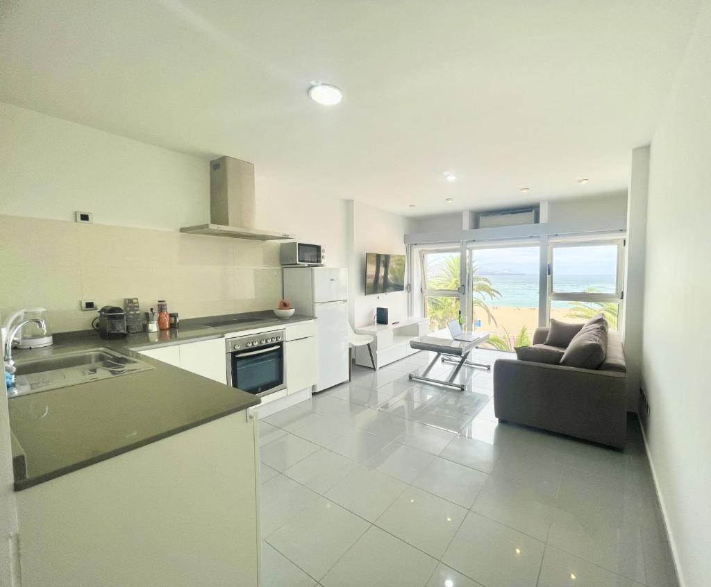 Beachfront Stunning Views 4