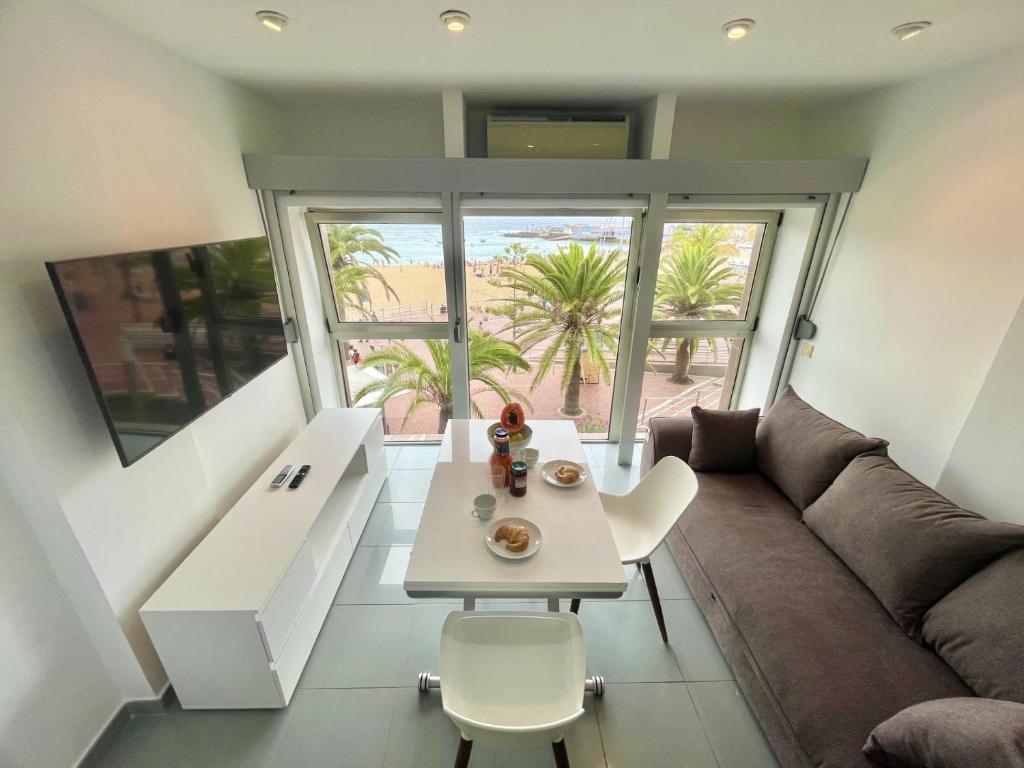 Beachfront Stunning Views 5