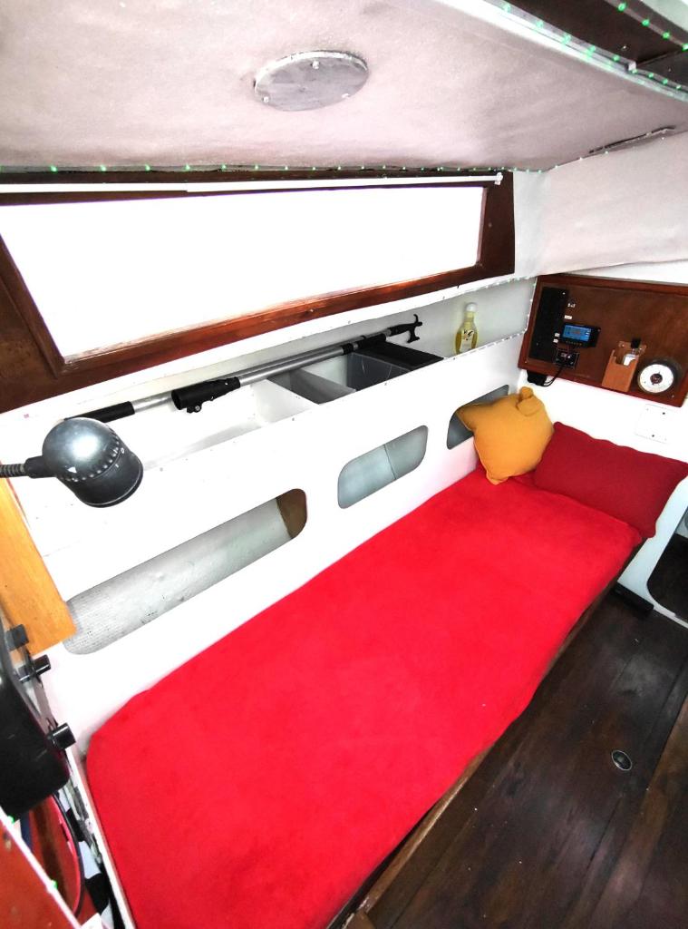 Photo de la galerie de l'établissement Voilier Bateau La Rochelle, à La Rochelle