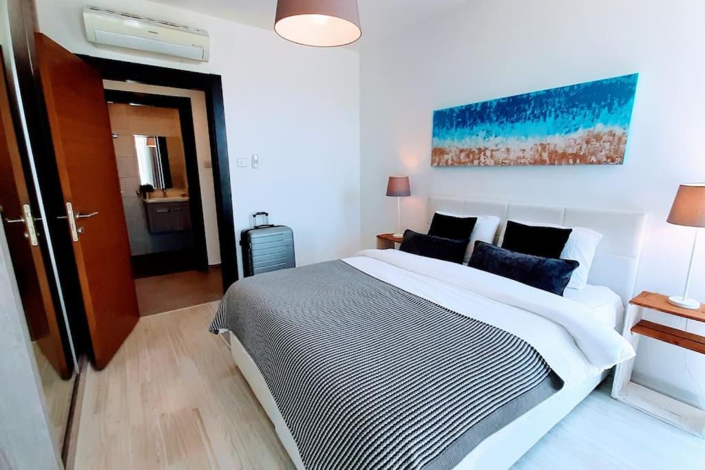 City Centre Luxury Residence with Pool near Dunya IVF & Beach 8