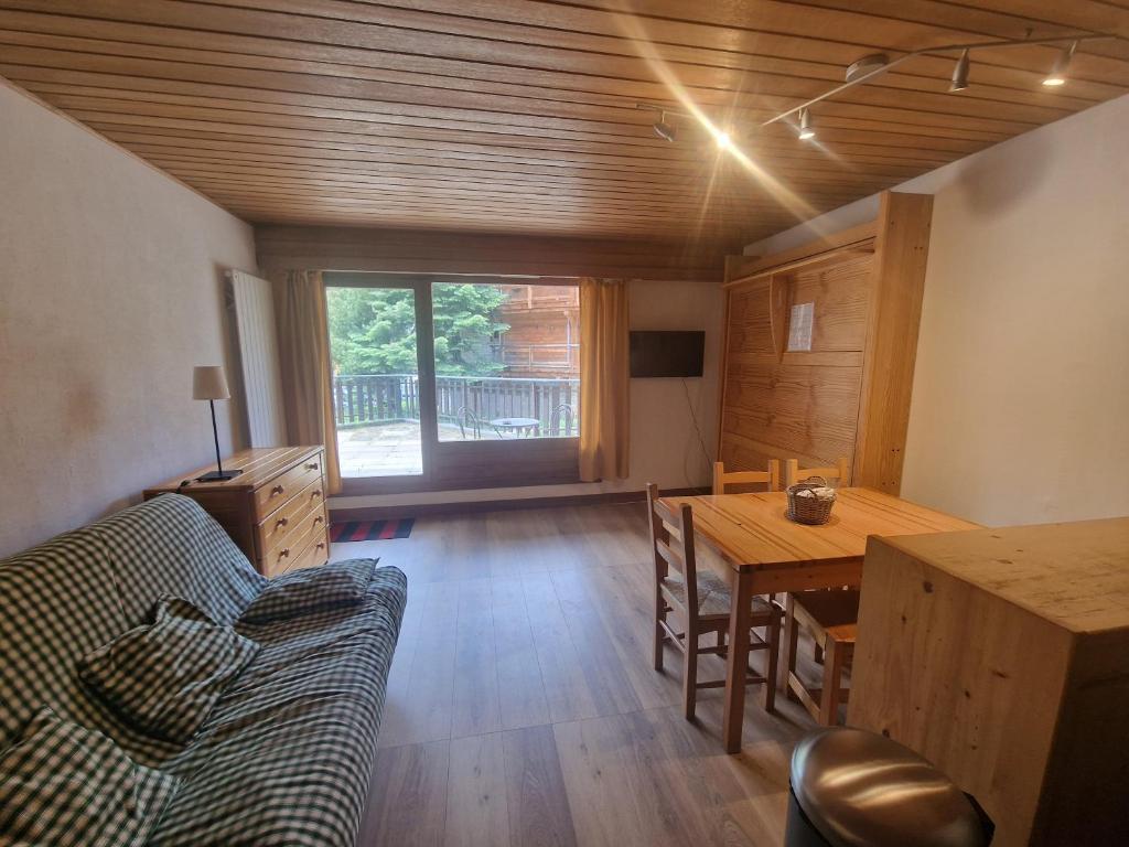 Photo de la galerie de l'établissement Les Brimbelles 7 joli studio au pied du télémix de Belle Étoile, à Les Deux Alpes