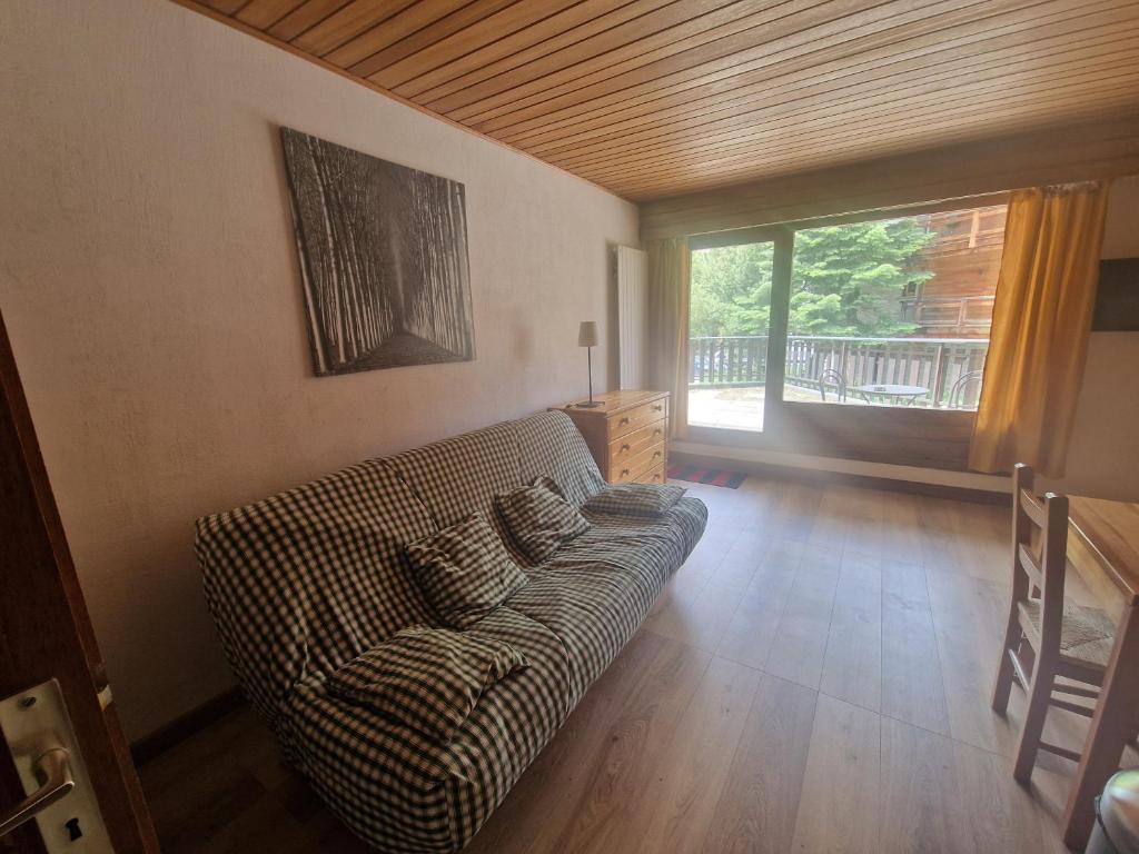 Photo de la galerie de l'établissement Les Brimbelles 7 joli studio au pied du télémix de Belle Étoile, à Les Deux Alpes