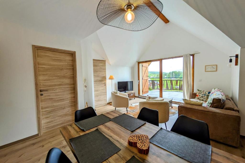 Photo de la galerie de l'établissement Magnifique appartement au pied des pistes - Le trelod, à La Féclaz