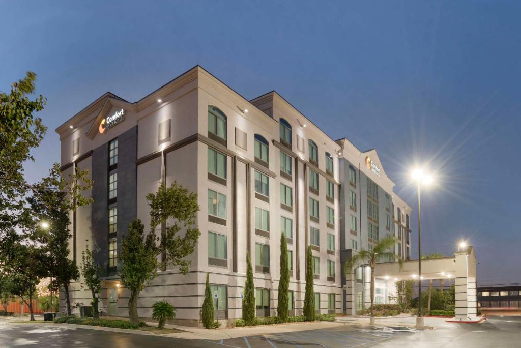 Comfort Inn & Suites New Orleans Airport North Image