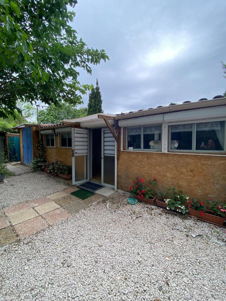 Photo de la galerie de l'établissement Terrain de loisirs avec mobilhome proche de la plage - V0824, à Vias