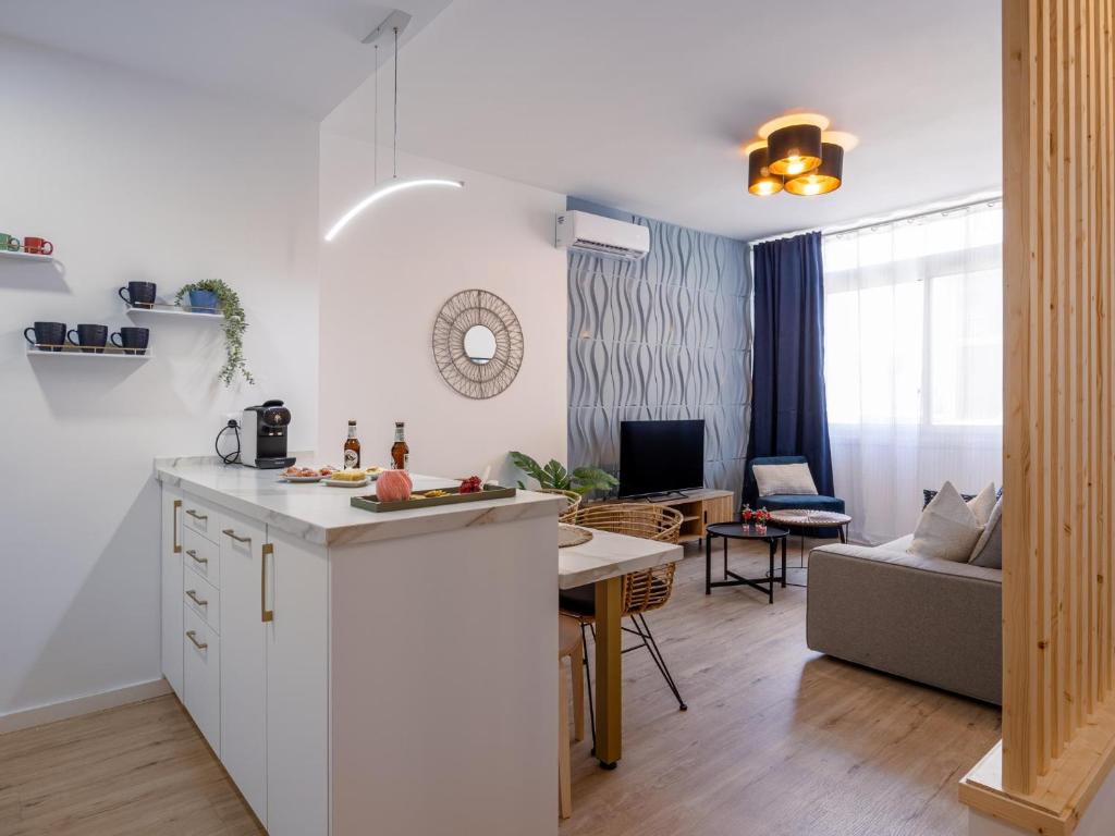 Torremolinos Centro Apartamento con parking y playa a 5 min, wifi alta velocidad 4