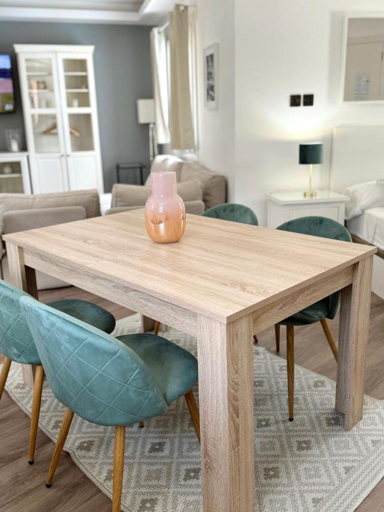 Grand Central House - Luxe Penthouse Studio - GibraltarStay Apartments 6