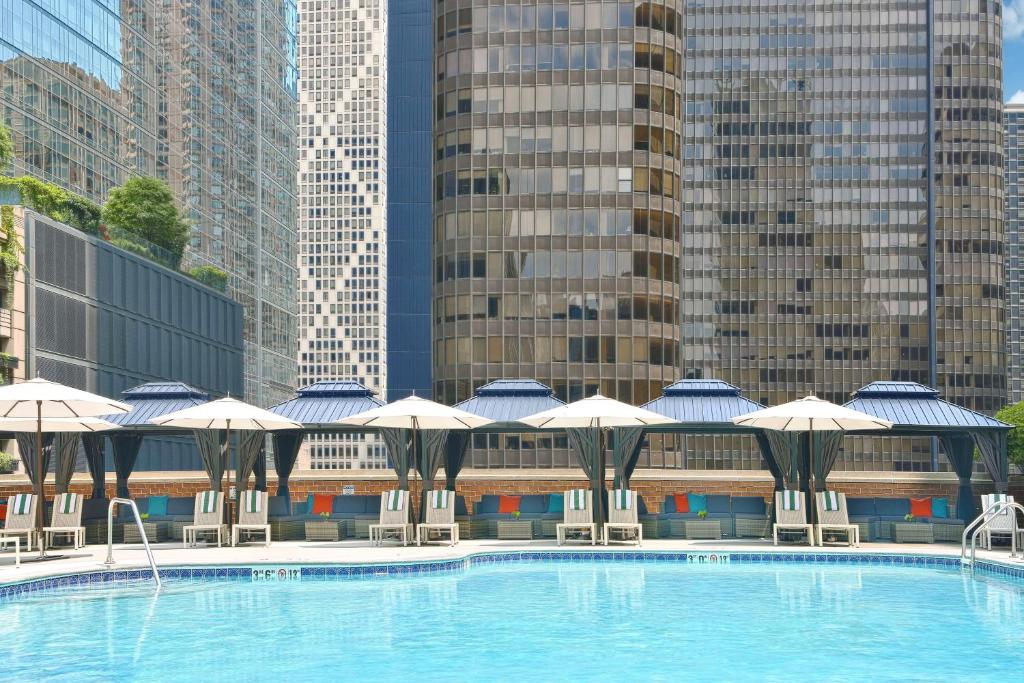 DoubleTree by Hilton Chicago Magnificent Mile Image