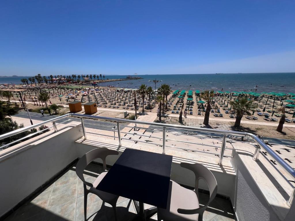 Wave Beachfront Apartments 7