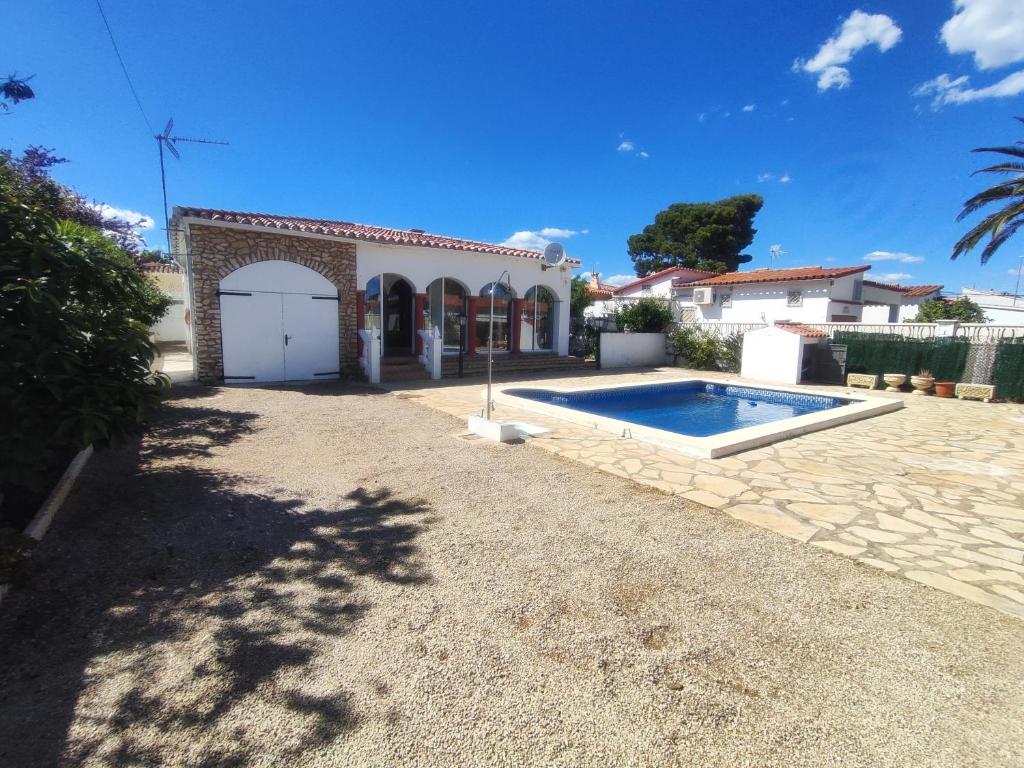 Private house with pool and BBQ 7