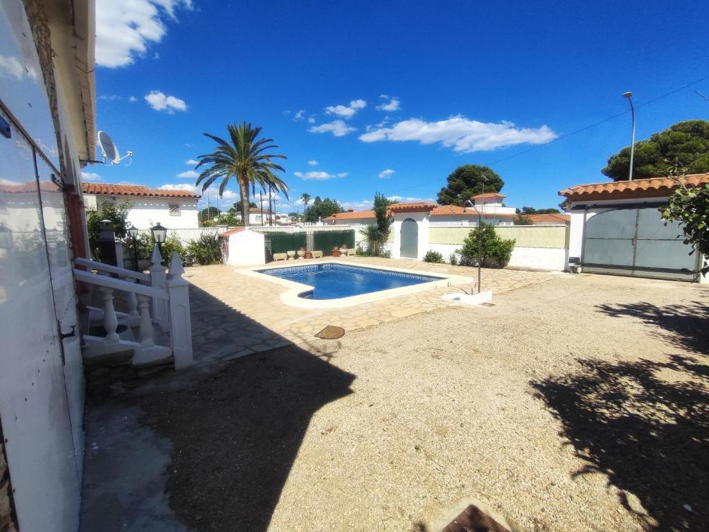 Private house with pool and BBQ 4