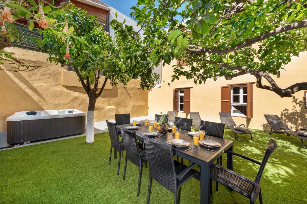 3-4 Bedrooms Villa in old Town 5