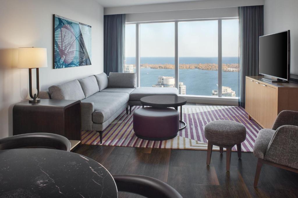 Delta Hotels by Marriott Toronto Image