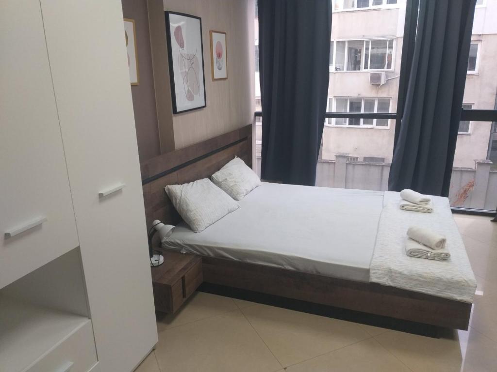 Sunny Varna 1 6