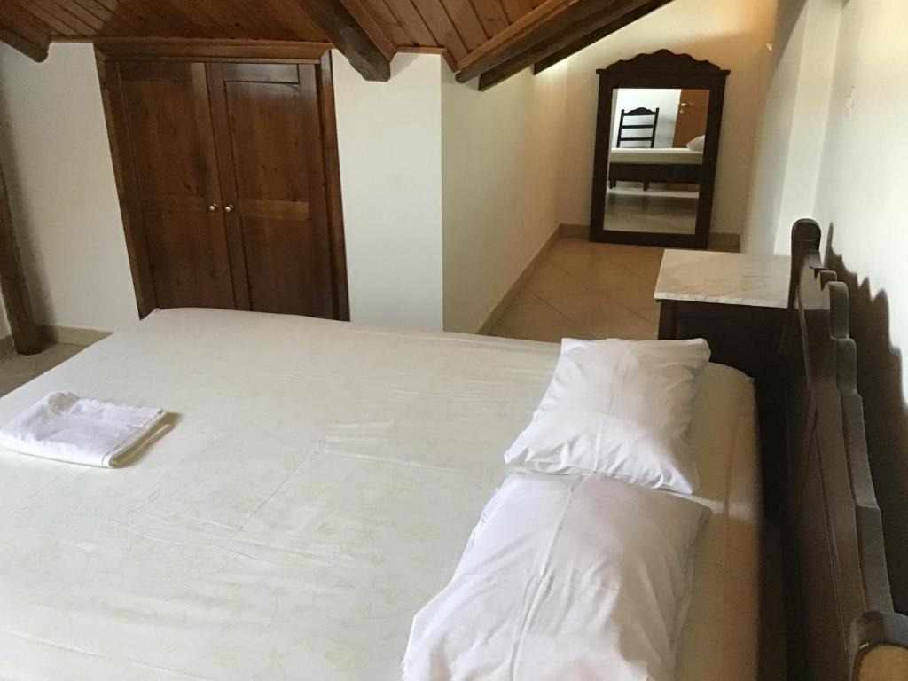 Attic in Myrina center 7