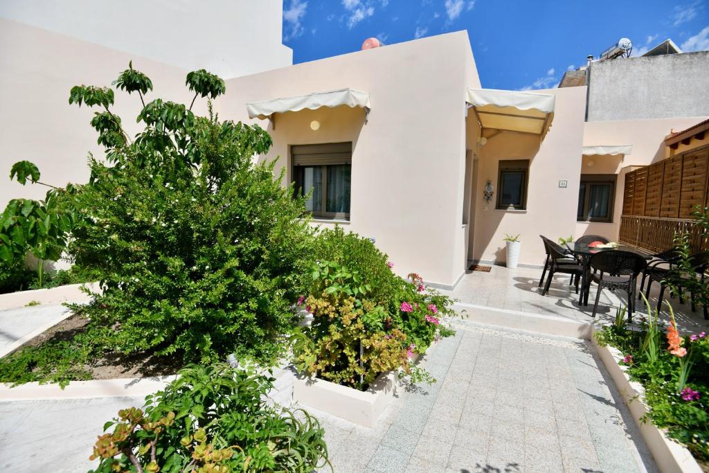 Elli's Private House 6