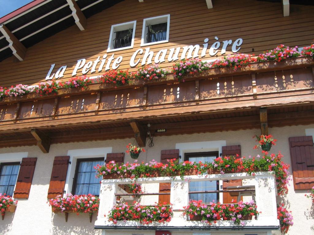 Photo de la galerie de l'établissement Logis Hôtel La Petite Chaumière, à Gex