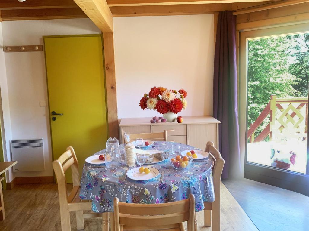 Photo de la galerie de l'établissement Chalet nordique 228, à La Féclaz 8 autres photos