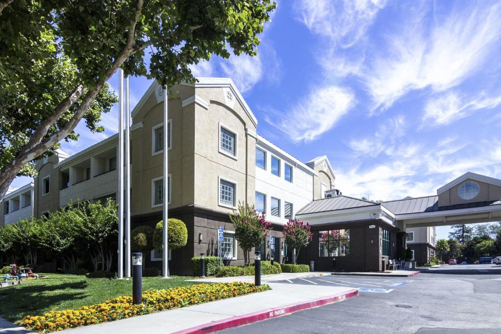 Country Inn & Suites by Radisson, San Jose International Airport, CA Image