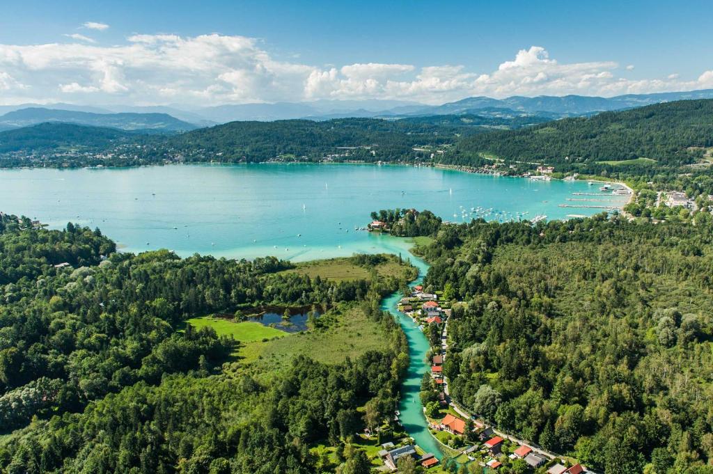 Villa Frank No1 - APARTMENT KLAGENFURT - Free Parking, Air Conditioning, Smart-TV & Self Check-in 8