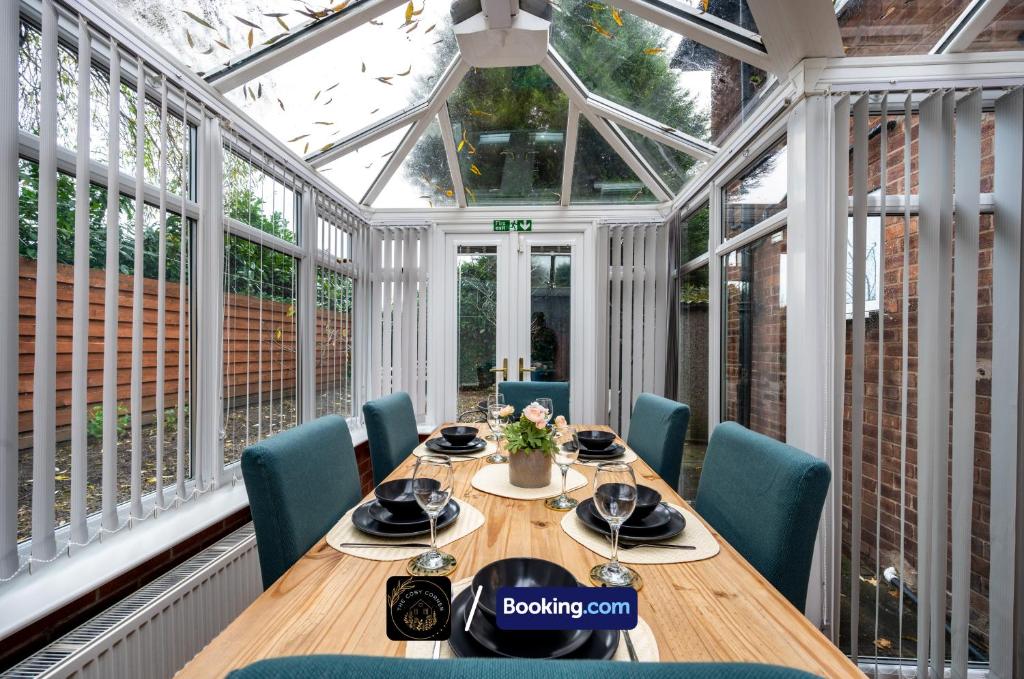 Cosy 3-Bed House l Garden l Free Parking l Stretford l Sleeps 7 l Book today with The Cosy Corner Nationwide 3