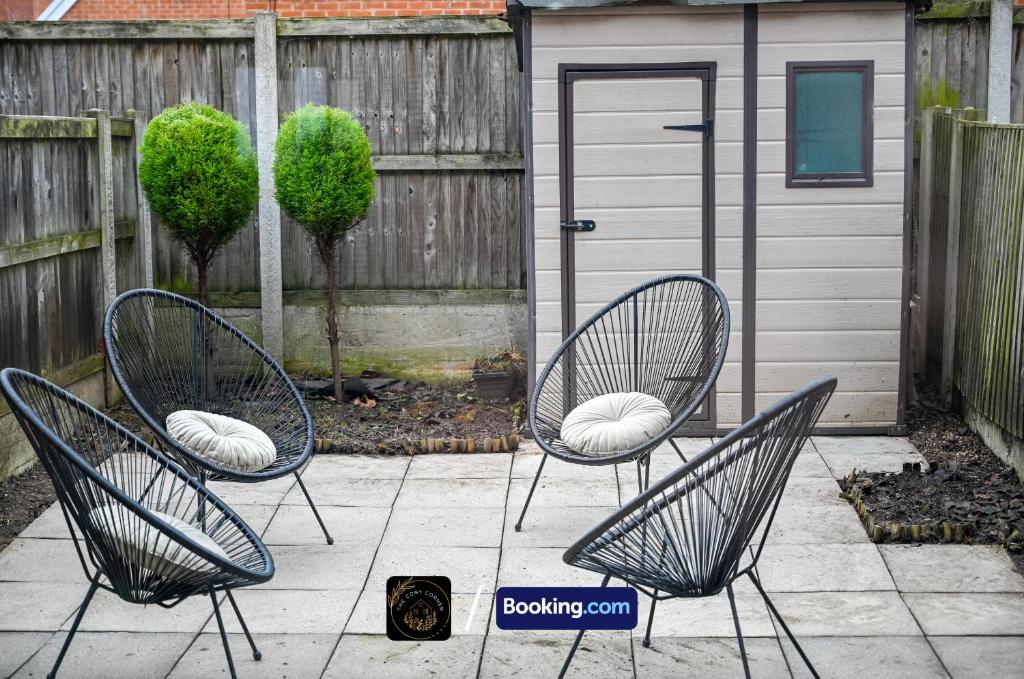 Cosy 4-Bed House l Garden l Free Parking l WiFi l Specious l Hosted by The Cosy Corner Nationwide 5