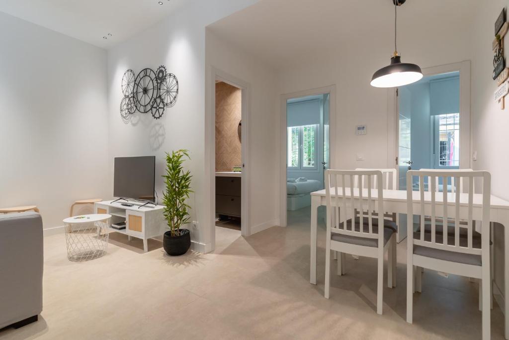 Cozy and Modern-2Bedrooms 1Bathroom-Delicias 7