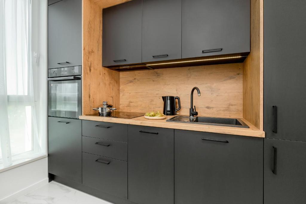 Apartament na 15 Piętrze z Widokiem na Zatokę w Gdyni i Parkingiem by Noclegi Renters 4