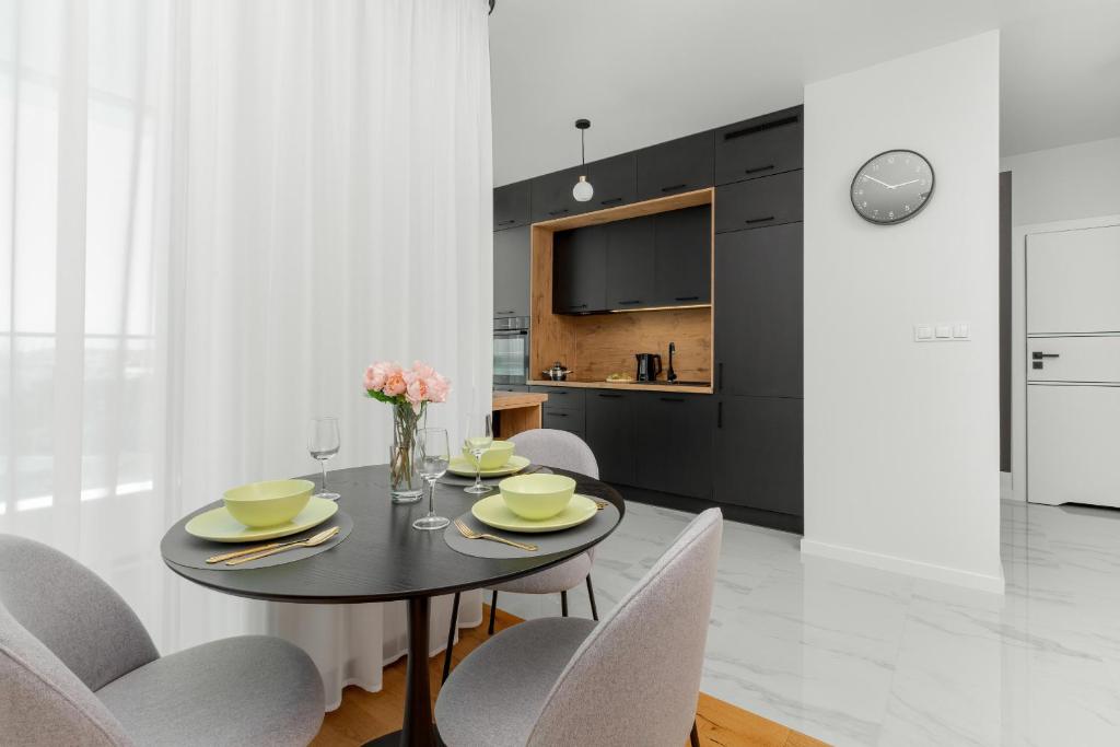 Apartament na 15 Piętrze z Widokiem na Zatokę w Gdyni i Parkingiem by Noclegi Renters 8