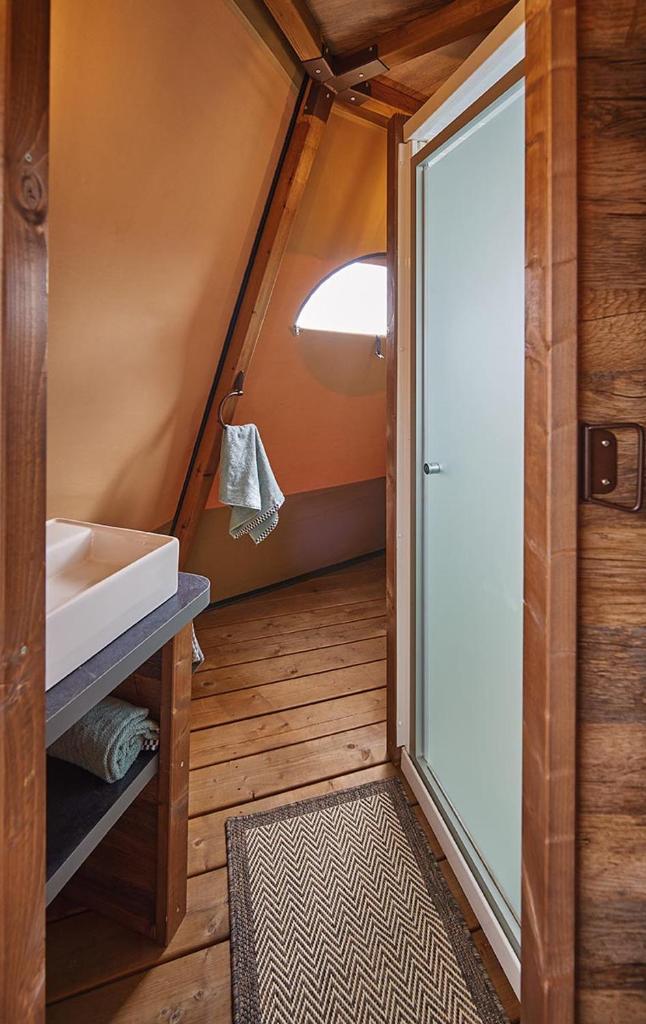 Photo de la galerie de l'établissement Lodge Tipi, L'Indienne, à Arc-et-Senans