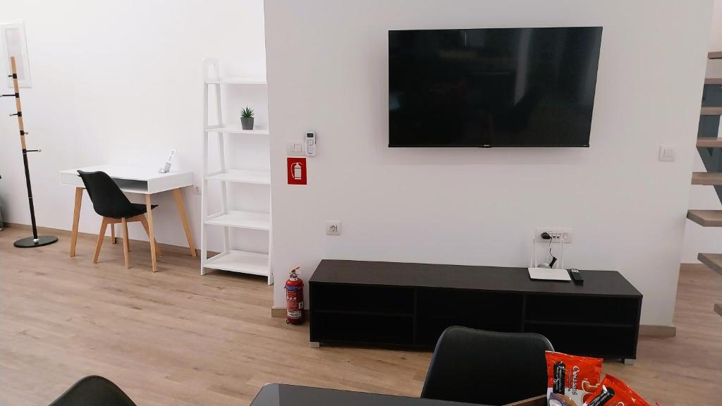 Uni Island - Metropolis Suites 7