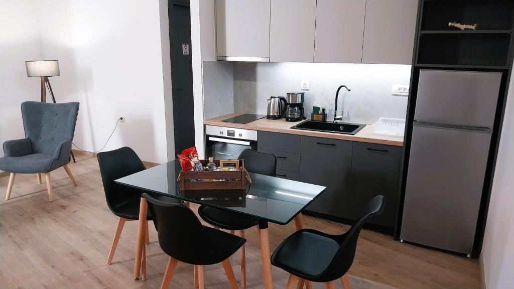 Uni Island - Metropolis Suites 8