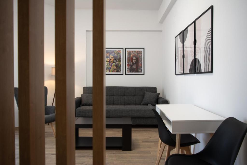 Uni Island - Metropolis Suites 5