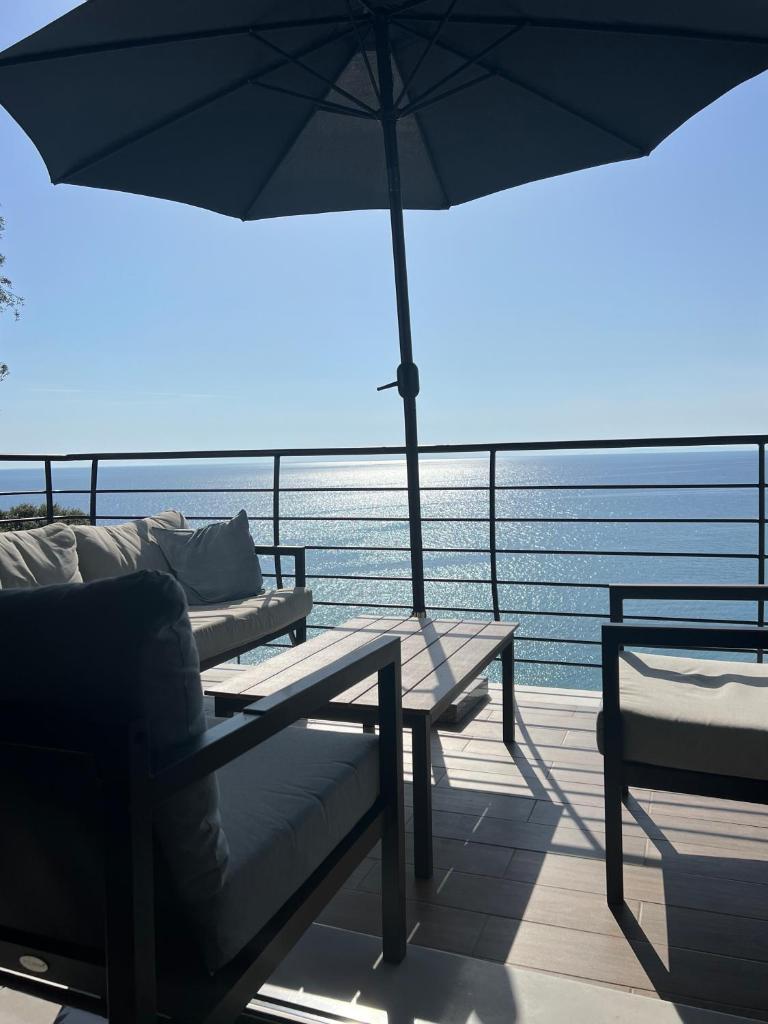 The Yacht House 1