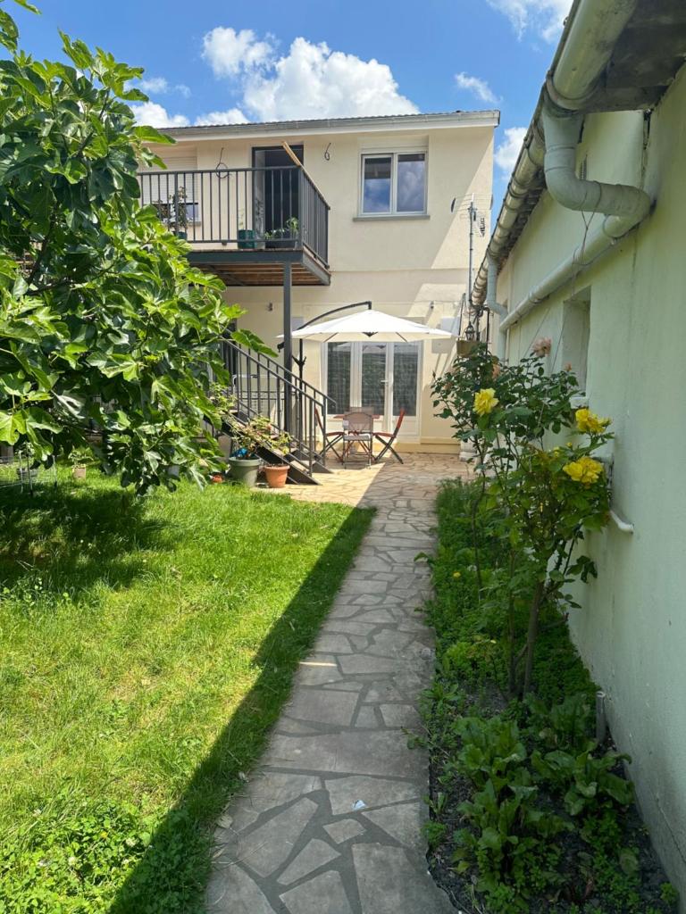 Maison cosy climatisée avec jardin 1