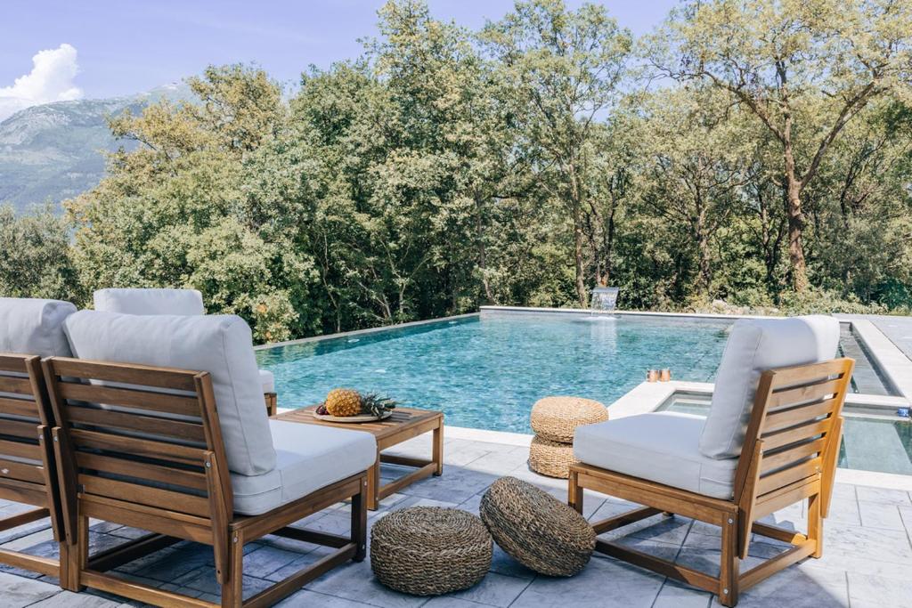 Villa Principium with Infinity Edge Pool&Hot Tub