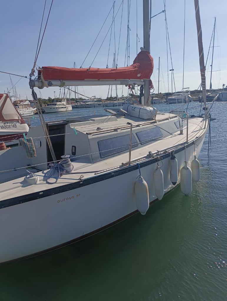 Photo de la galerie de l'établissement cabine dans voilier dufour29 solo, à Saint-Cyprien