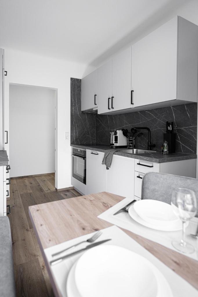 Luxury Sedda Bed, Nespresso, Netflix 4