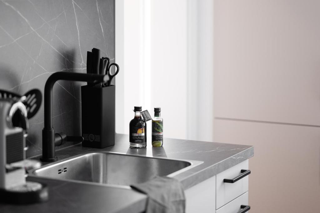 Luxury Sedda Bed, Nespresso, Netflix 3